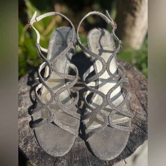 Stuart Weitzman Turning up Pyrite Nocturn Silver Metallic Strappy Heels, 10M - Picture 4 of 10